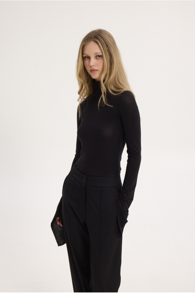 SARAH TURTLENECK TOP